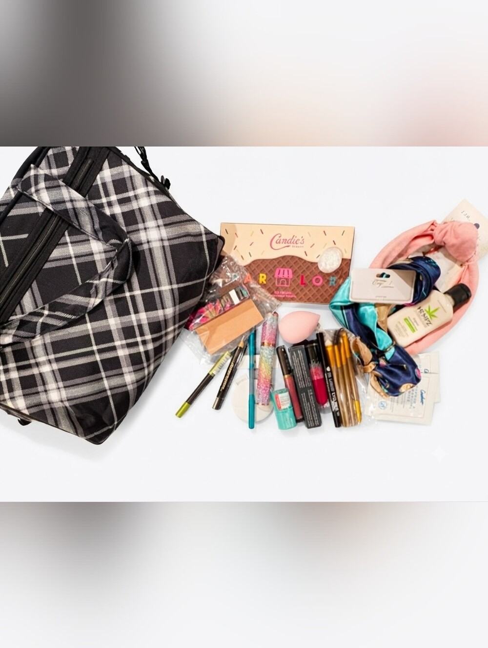 Thirty One Bag NWOT With Candie's Beauty Ice Cream Palette + Makeup Accessories